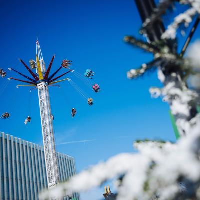 Mega swing ride